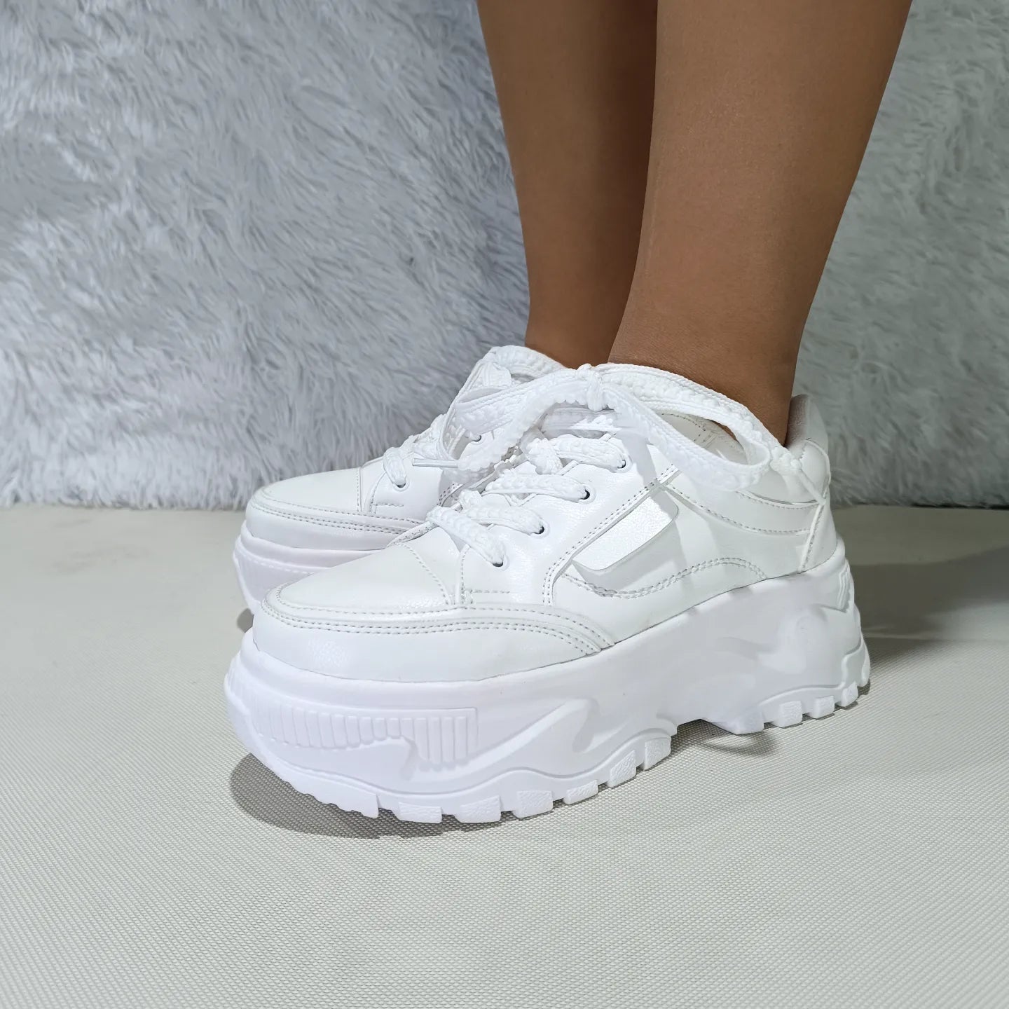 Zapatillas Plataforma Negra/Blanca (ZG1.BL) - Gabybru Calzados