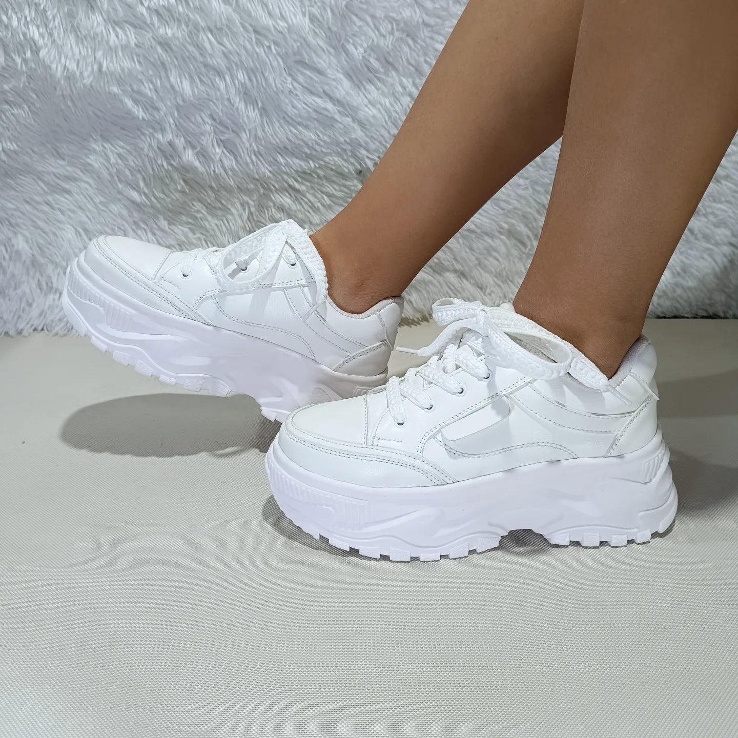 Zapatillas Plataforma Negra/Blanca (ZG1.BL) - Gabybru Calzados