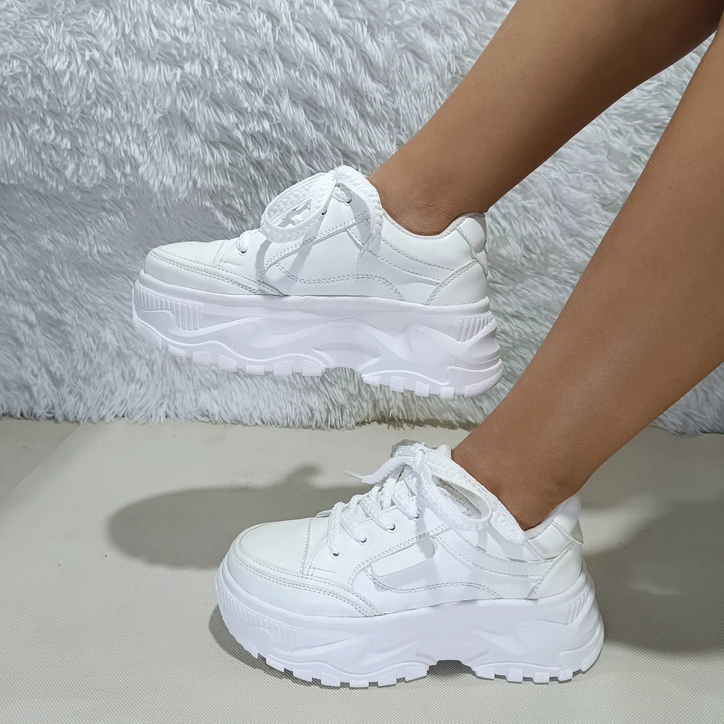 Zapatillas Plataforma Negra/Blanca (ZG1.BL) - Gabybru Calzados