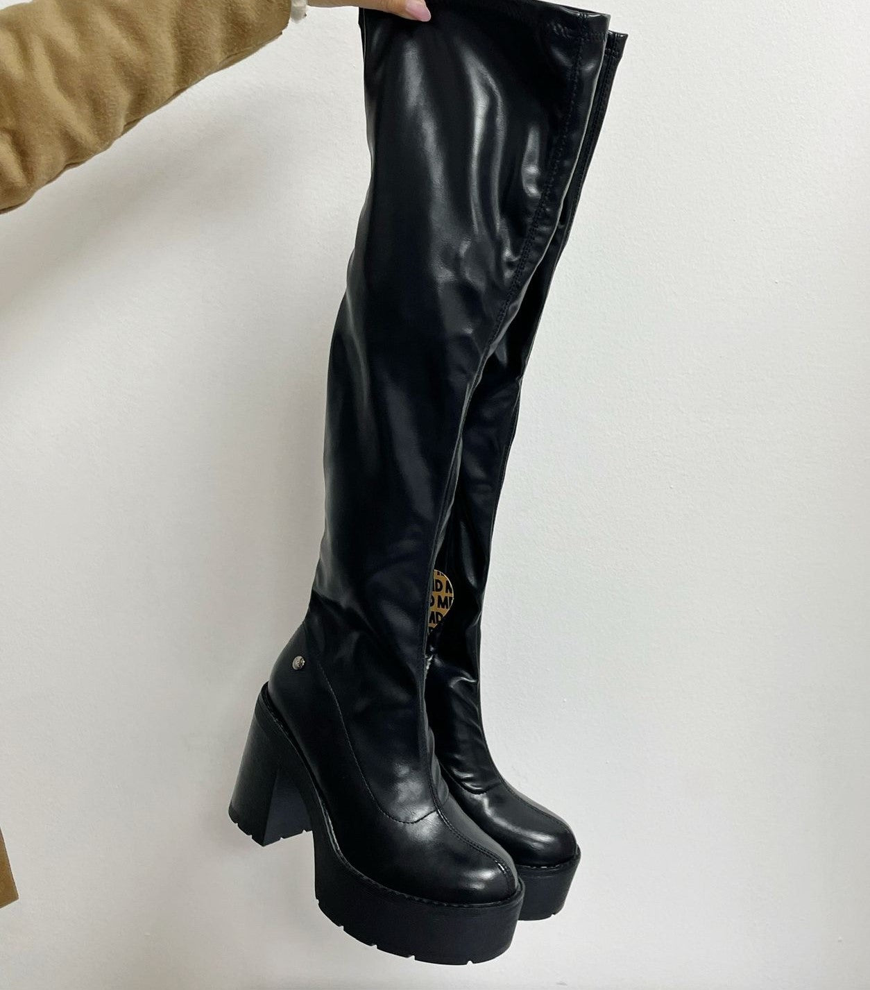 Bucanera de Mujer Taco alto Negro (BU21.E)