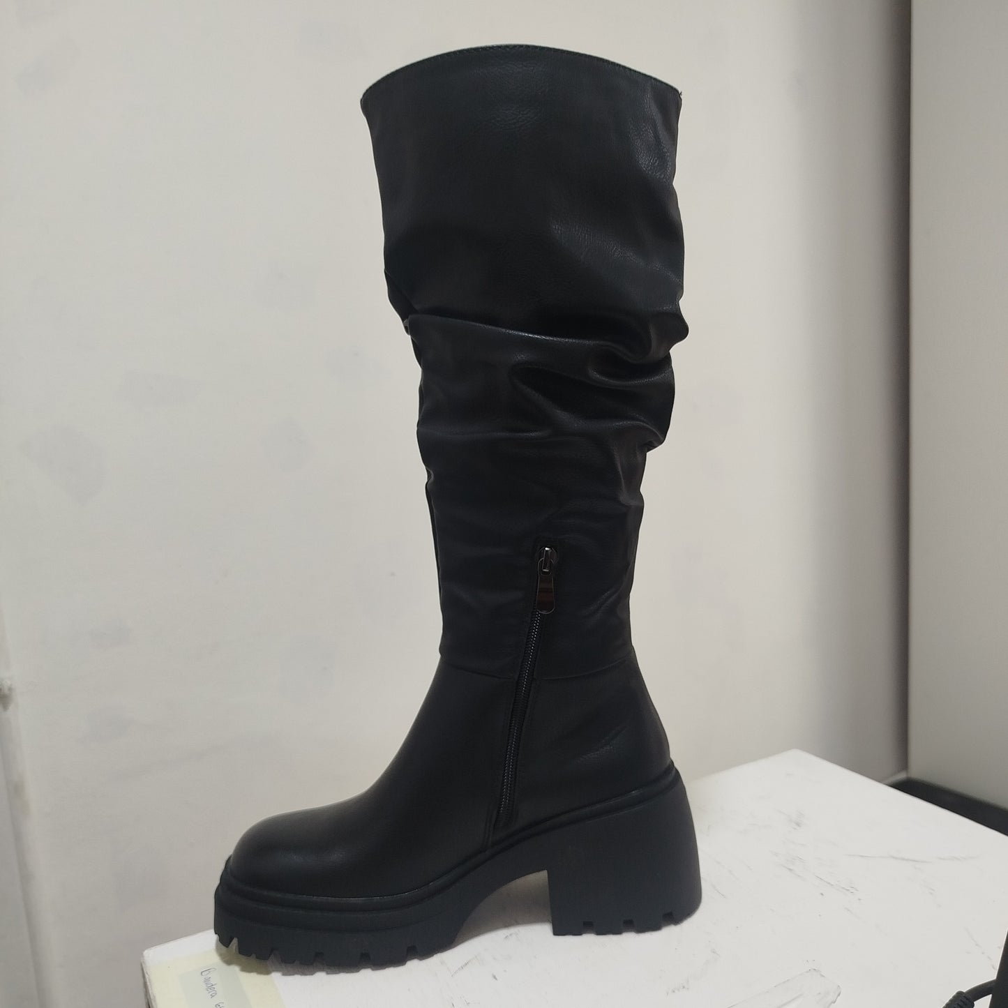 Bota Alta de Mujer Negra (BT15.EC)