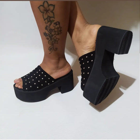 Sandalias Tapadas Tachas (SL33.N) - Gabybru Calzados