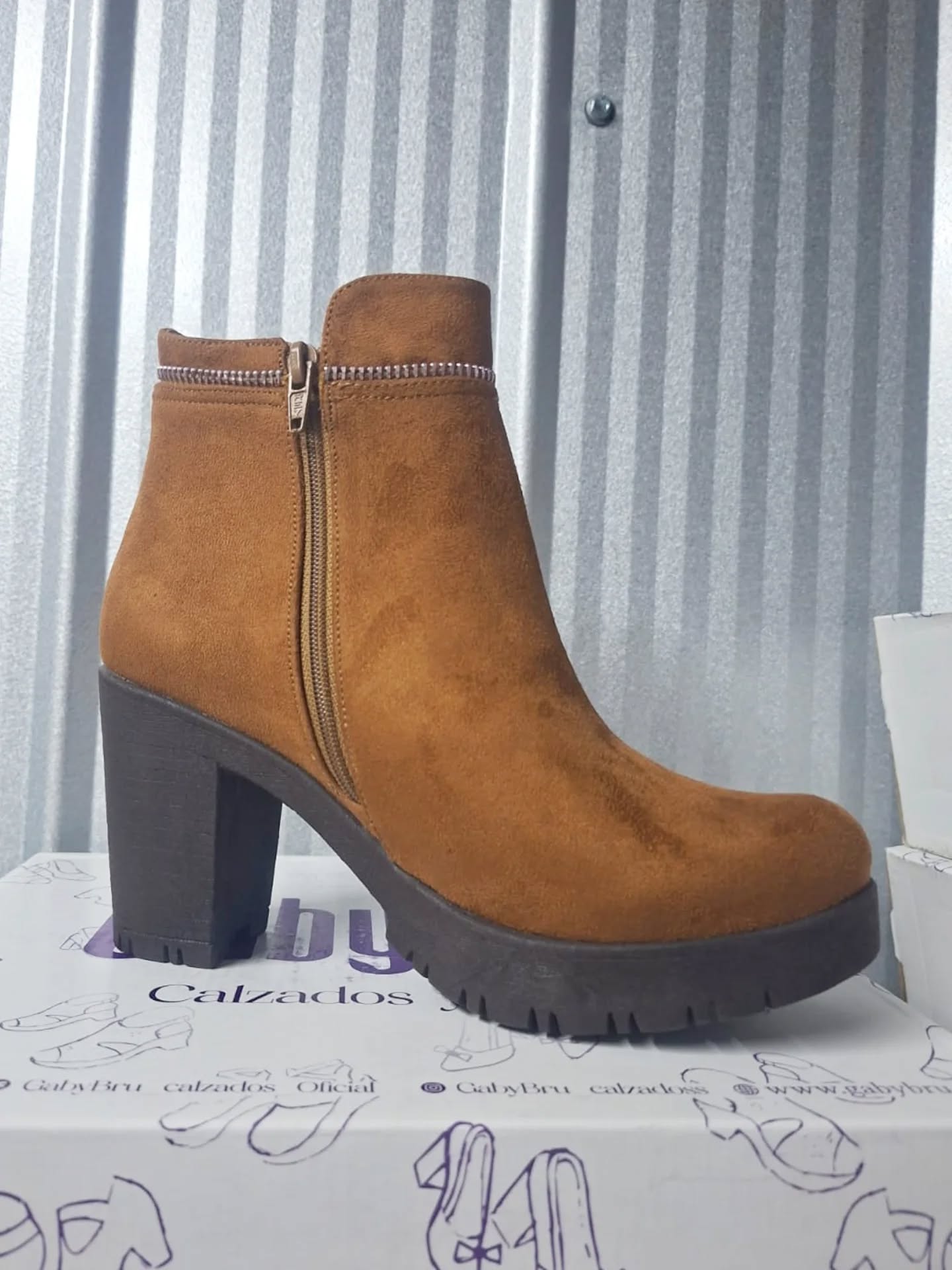 Botin De Mujer Camel Gamuza (BA57.CA)