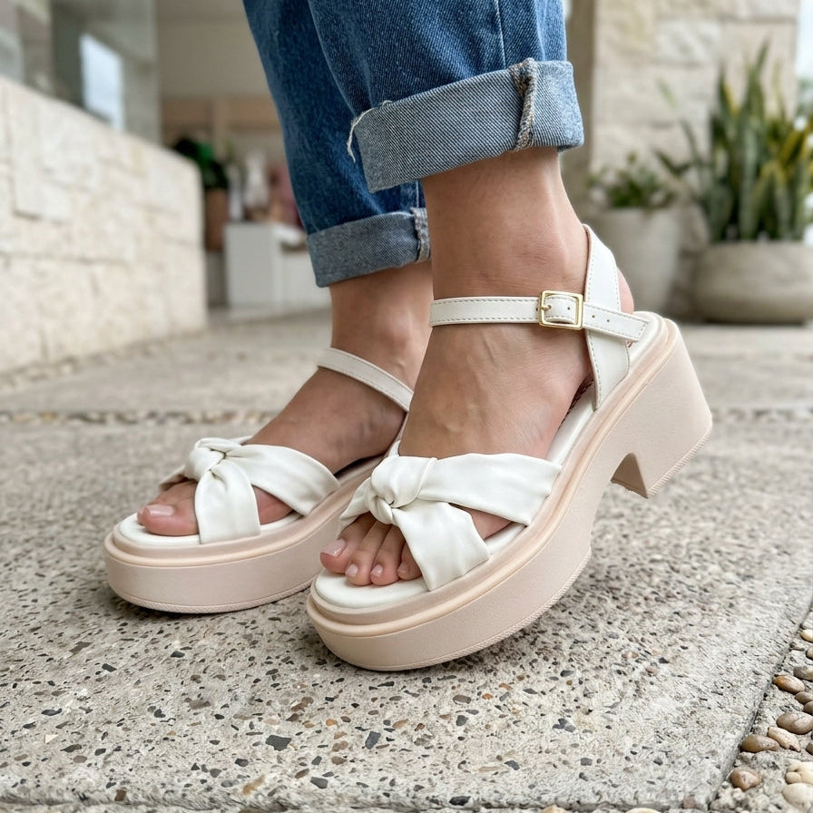 Sandalia Plataforma Blanca Taco Ancho - Cangrejera Cómoda SL160.BL | GabyBru (SL160.BL)