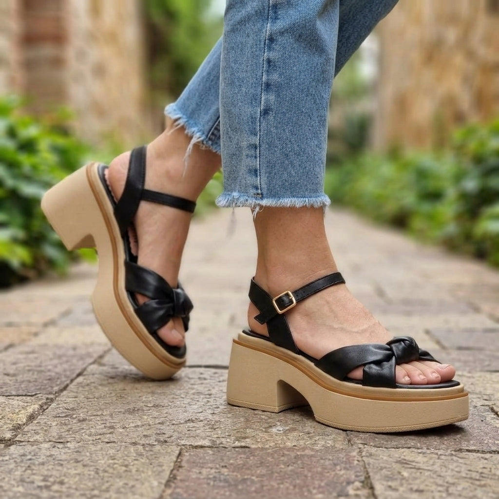 Sandalia Plataforma Negra Suela Hueso con Nudo (SL160.E)