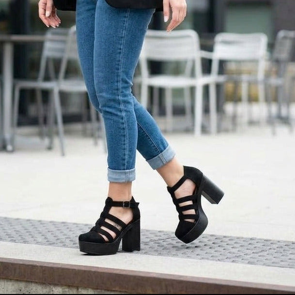 Sandalia Plataforma Negra Gamuza Con Taco Grueso Modelo Calado (SL101.N)
