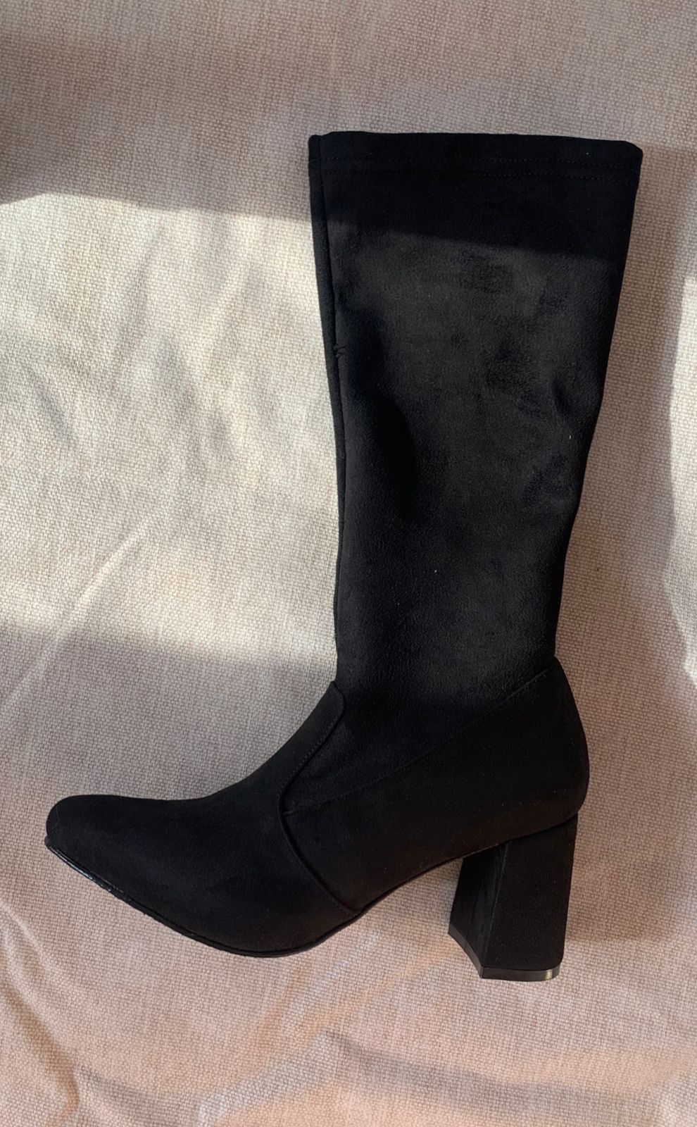 Bota Mujer Negro Gamuza Caña Media Taco Cuadrado (BT60.N)