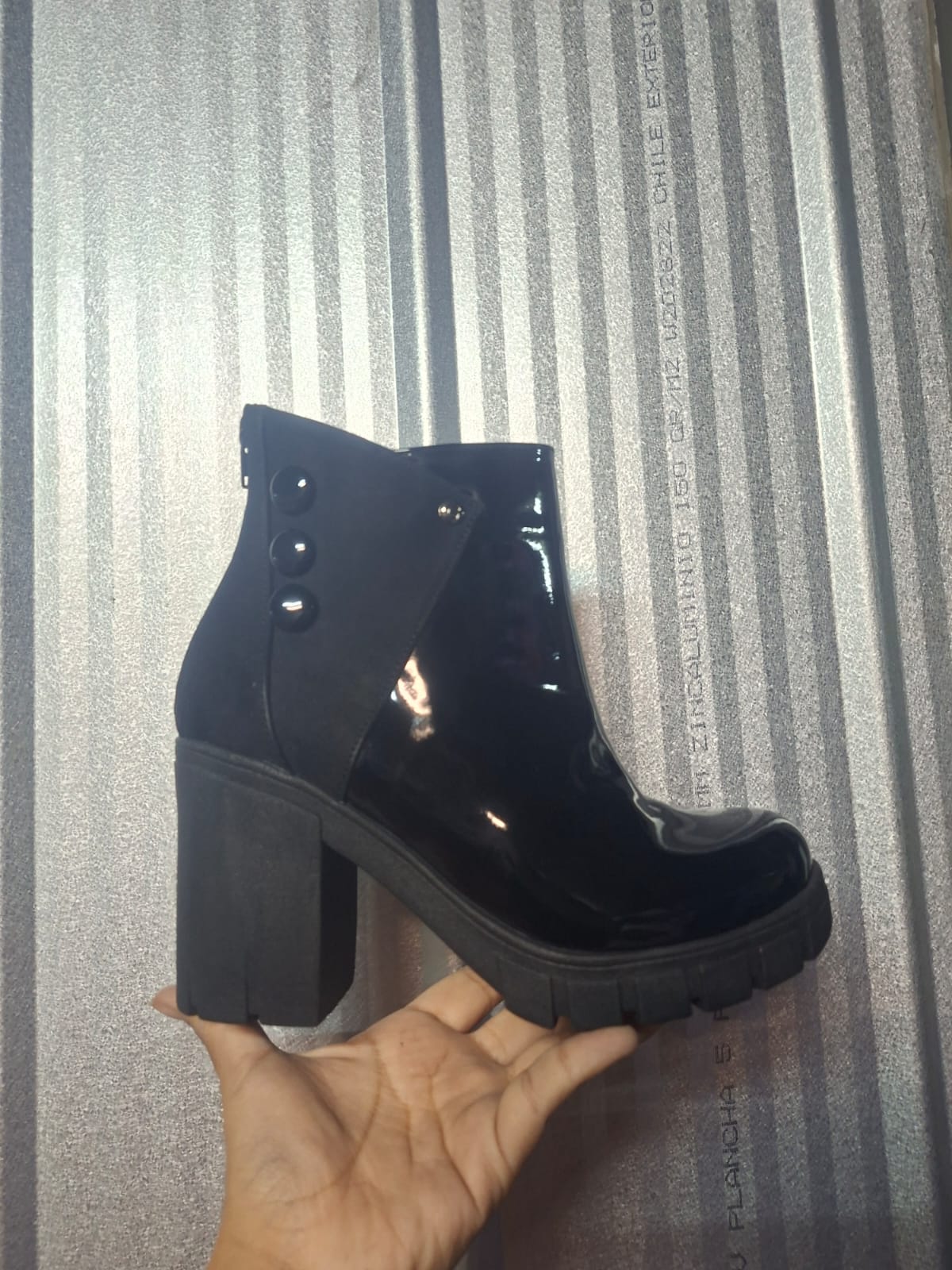 Botin de Mujer Negro Gamuza Charol Alto (BA151.N)
