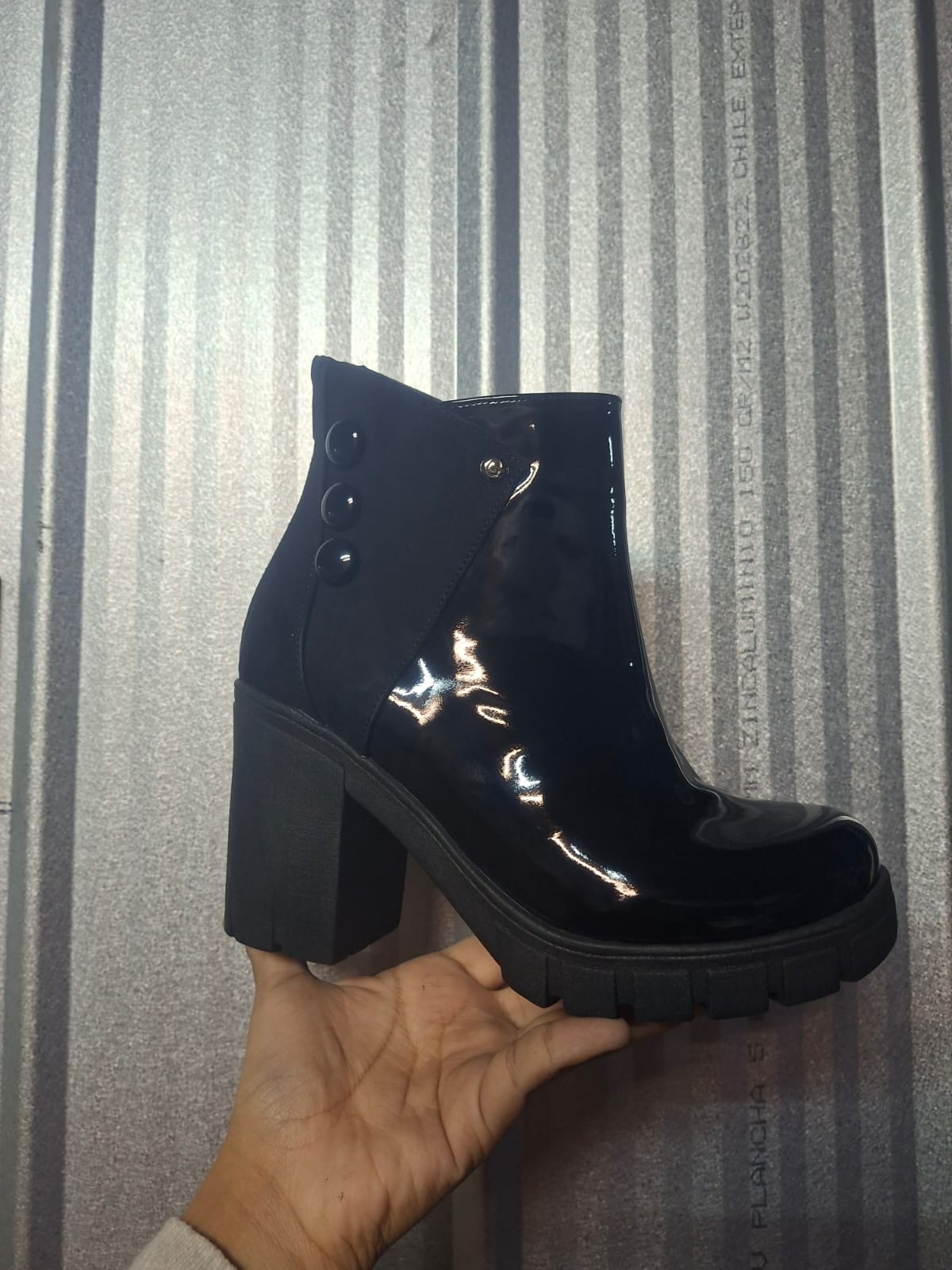 Botin de Mujer Negro Gamuza Charol Alto (BA151.N)