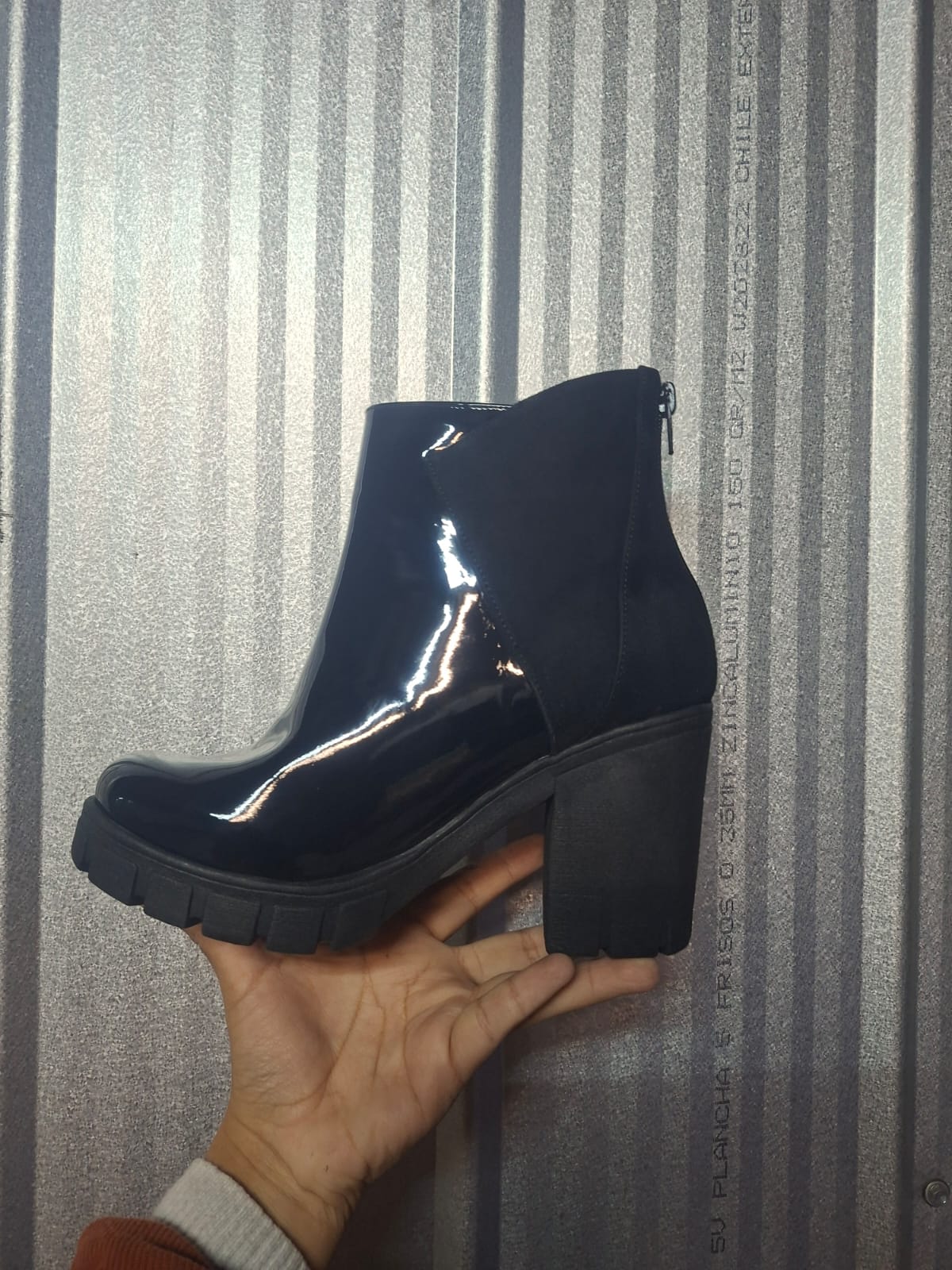 Botin de Mujer Negro Gamuza Charol Alto (BA151.N)