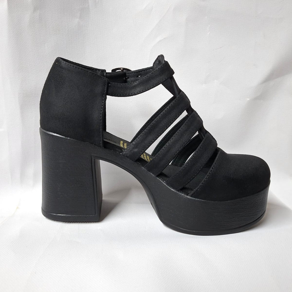 Sandalia Plataforma Negra Gamuza Con Taco Grueso Modelo Calado (SL101.N)