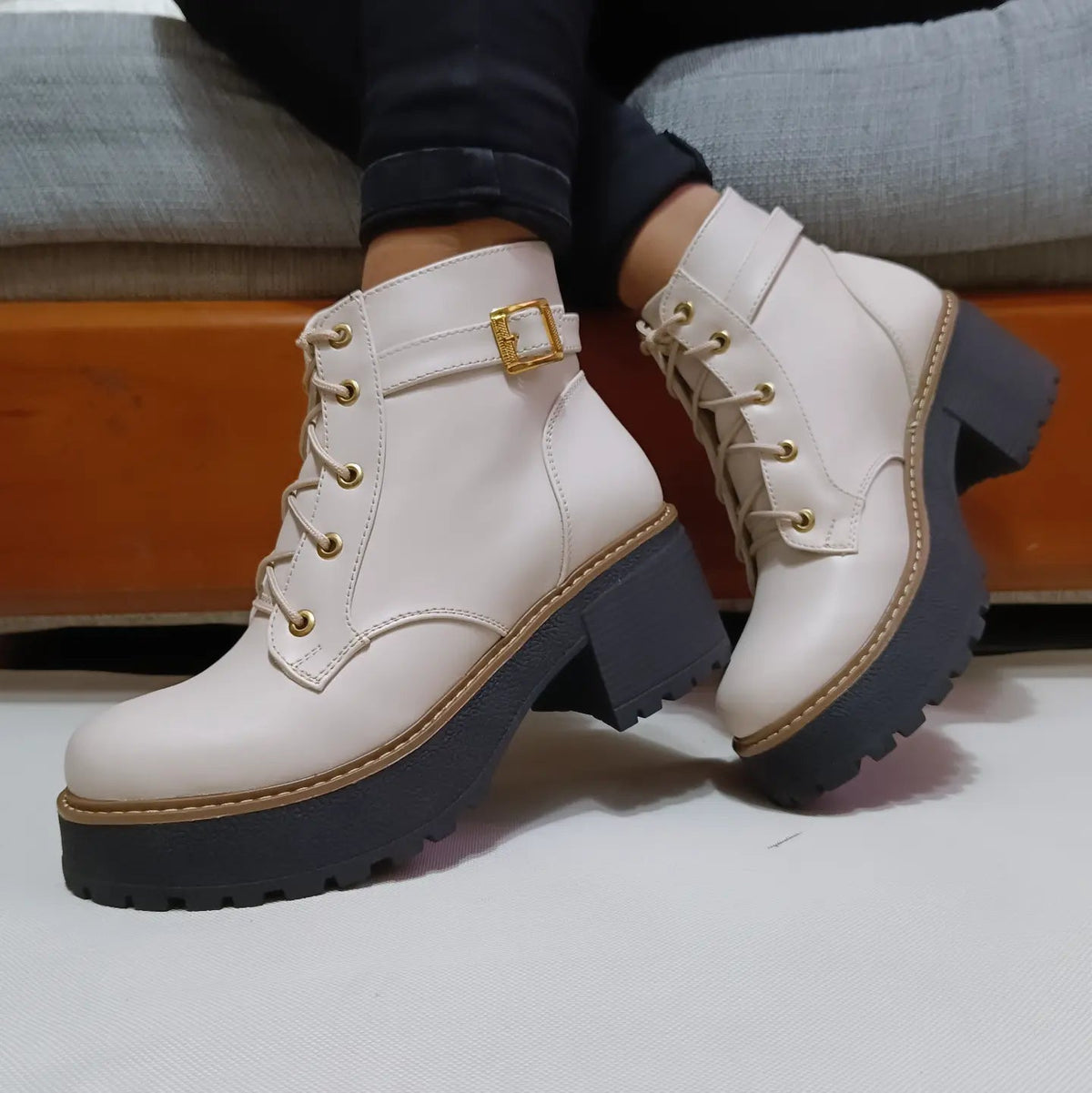 Botin De Mujer Color Hueso (BA8.U) - Gabybru Calzados