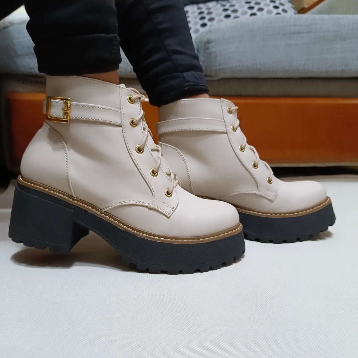Botin De Mujer Color Hueso (BA8.U) - Gabybru Calzados