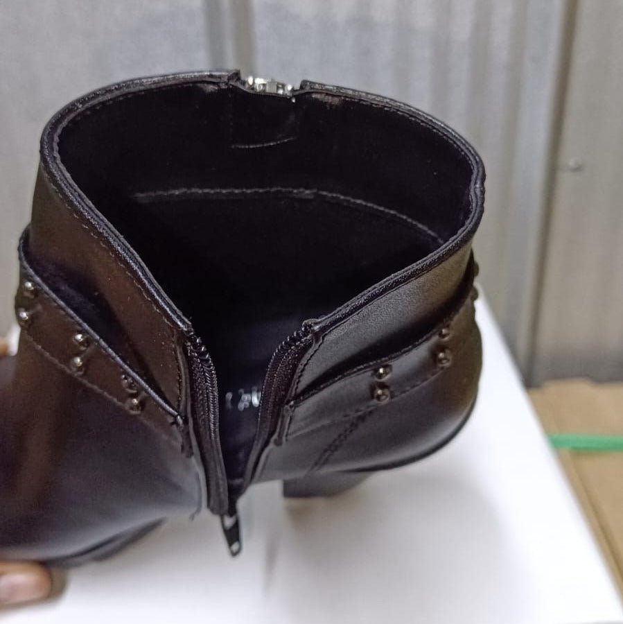 Botin de mujer negro Alto Liviano (BA115.E) - Gabybru Calzados