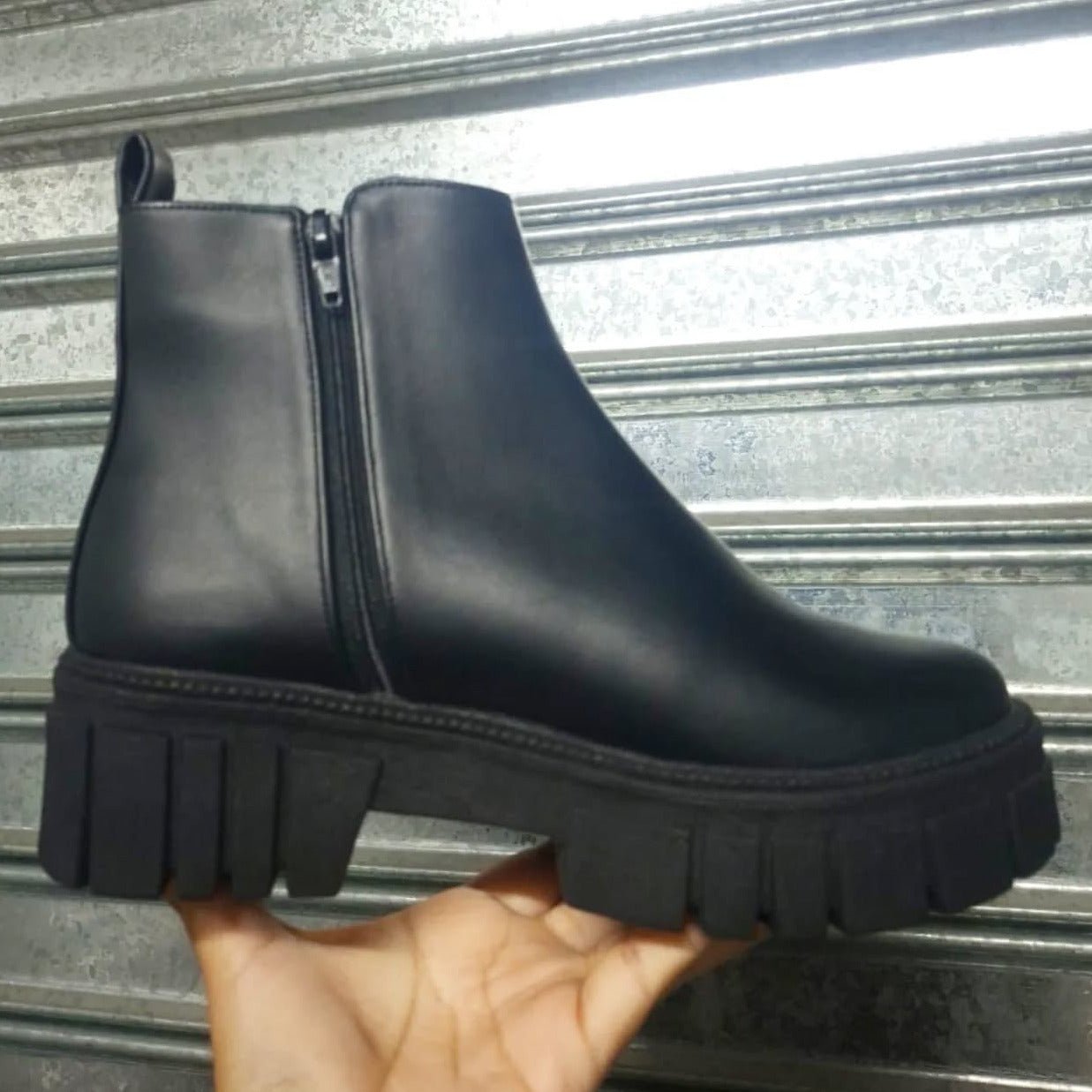 Botin De Mujer Negro Eco cuero Plataforma Chunky (BA143.E) - Gabybru Calzados