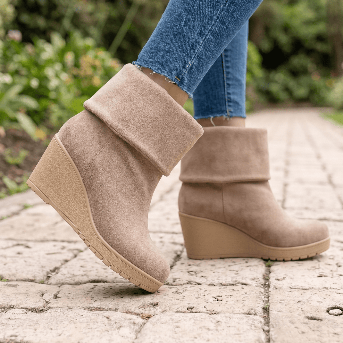 Botin Mujer Beige Gamuza Cuña con Doblez (BA160.U) - Gabybru Calzados