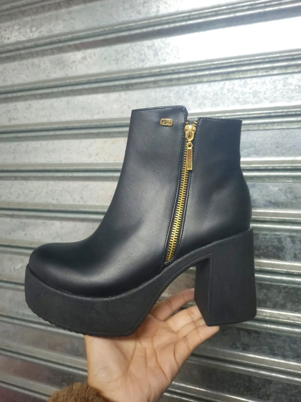 Botin Mujer Negro Plataforma Taco Cuadrado (BA147.E) - Gabybru Calzados
