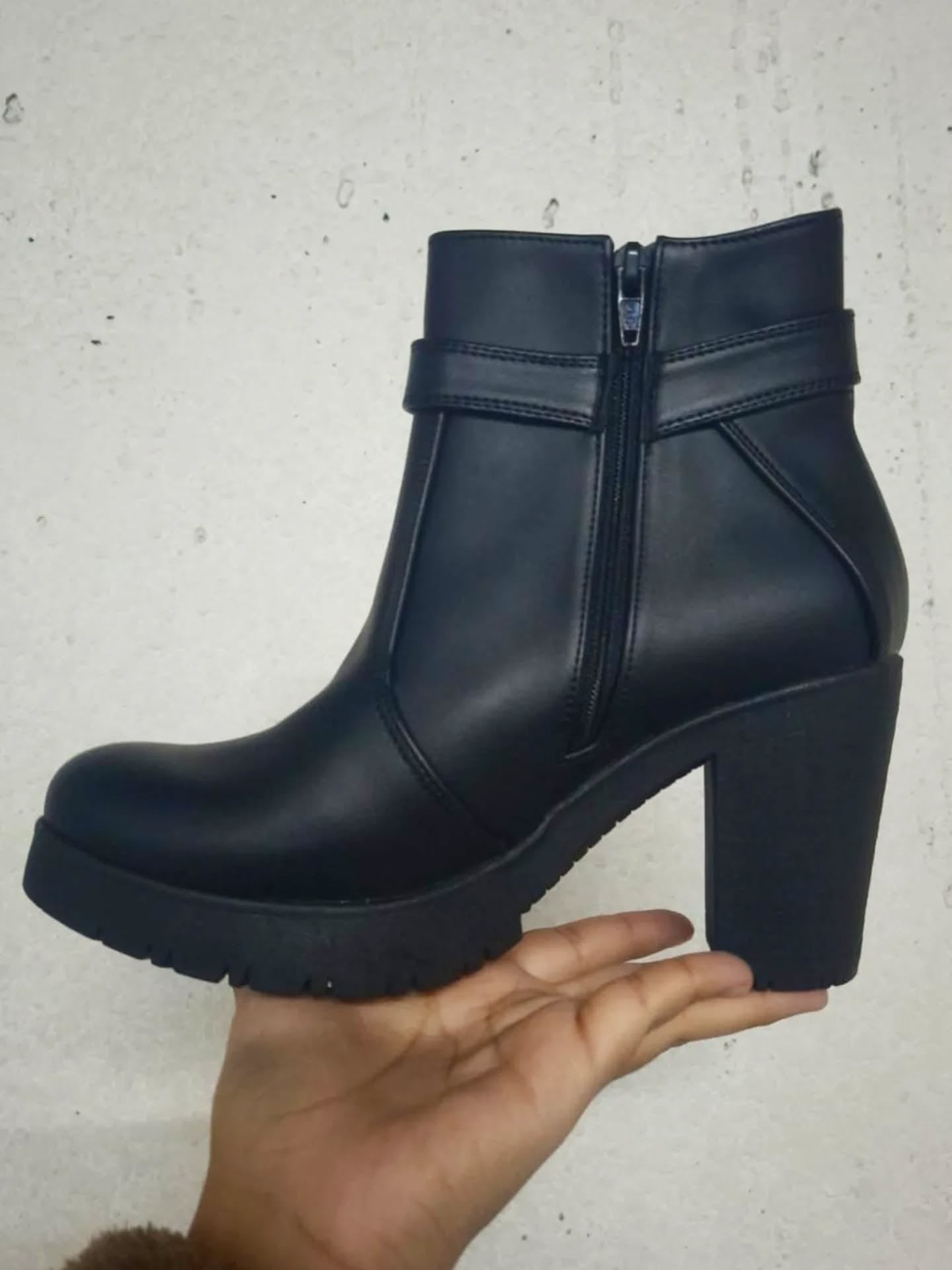 Botin Negro Mujer Plataforma Taco Cuadrado Elegante Correa(BA141.E) - Gabybru Calzados
