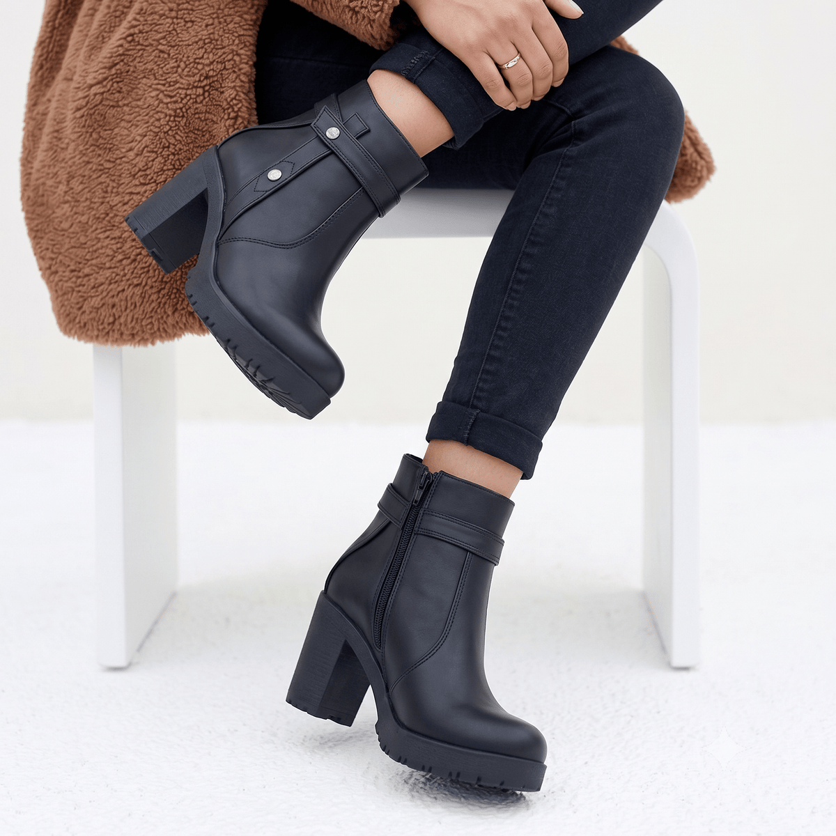 Botin Negro Mujer Plataforma Taco Cuadrado Elegante Correa(BA141.E) - Gabybru Calzados