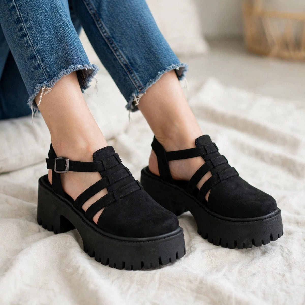 Sandalia Mujer Plataforma Negro Calada (SL90.N)