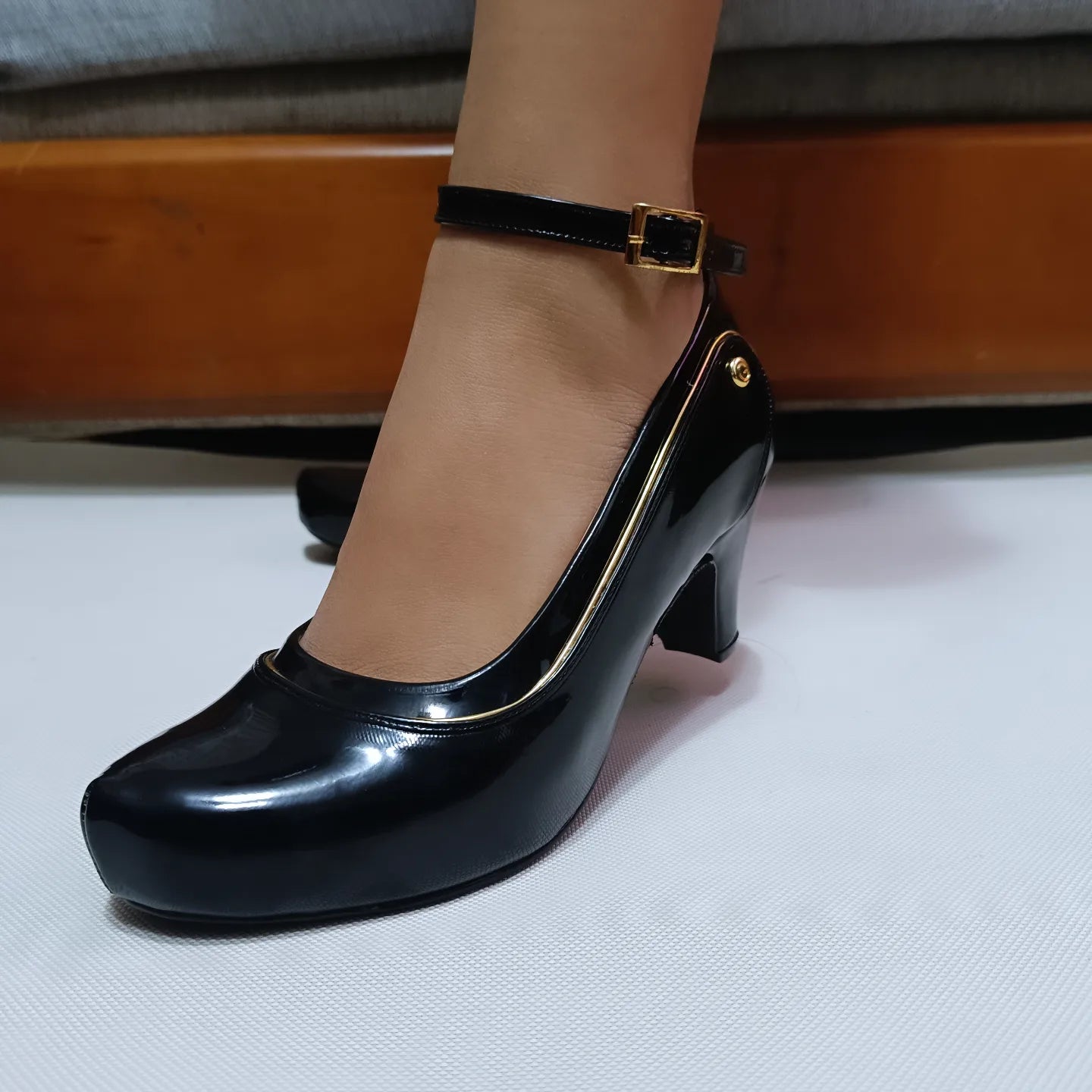 Zapato negro charol mujer bajo (H5.H)