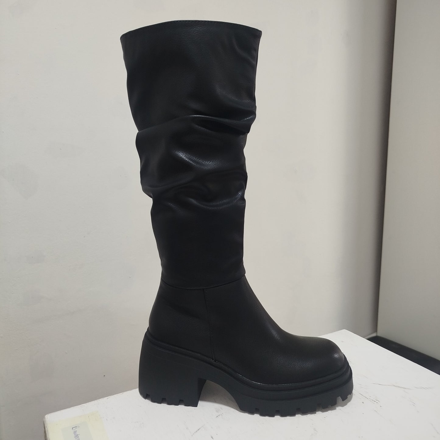 Bota Alta de Mujer Negra (BT15.EC)
